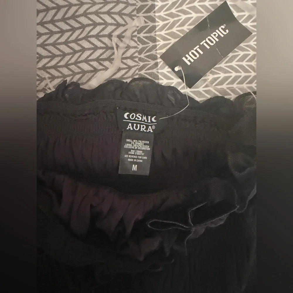 Hot Topic Black Off-Shoulder Crop Top - Picture 5 of 6